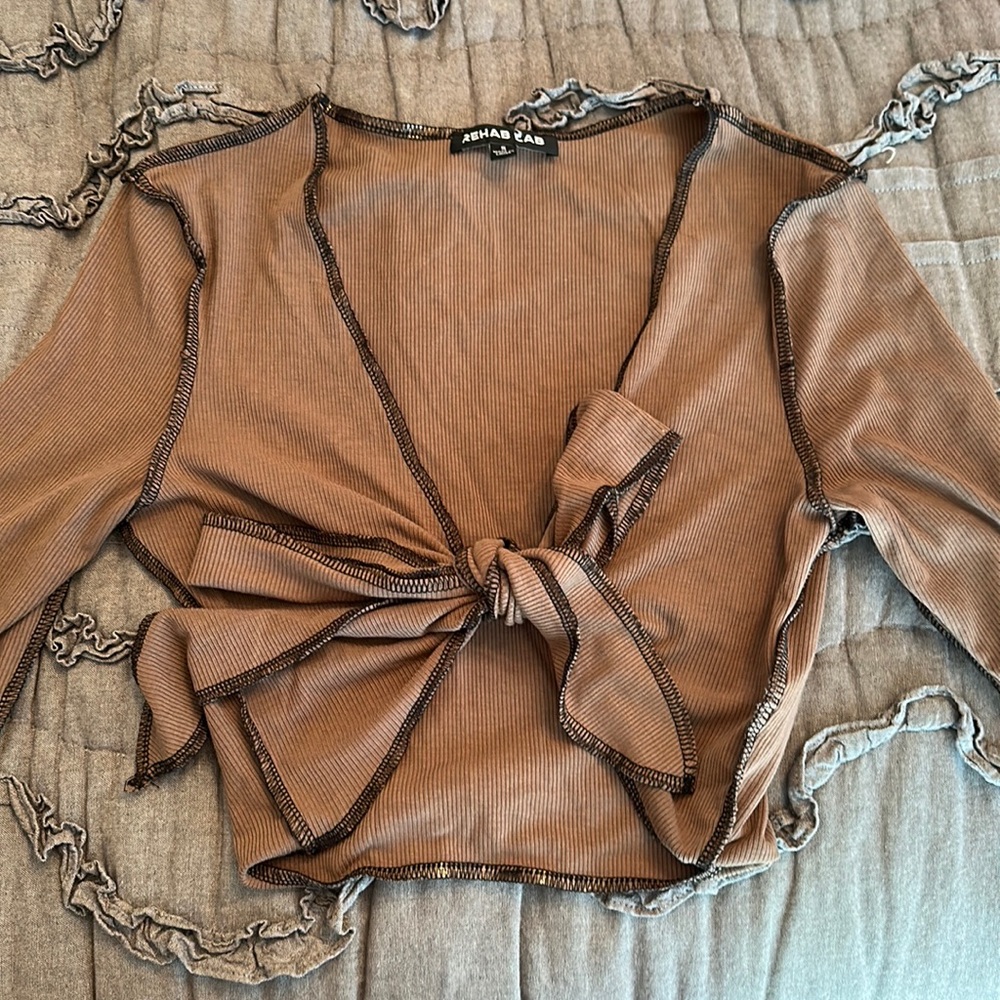 tie longsleeve top